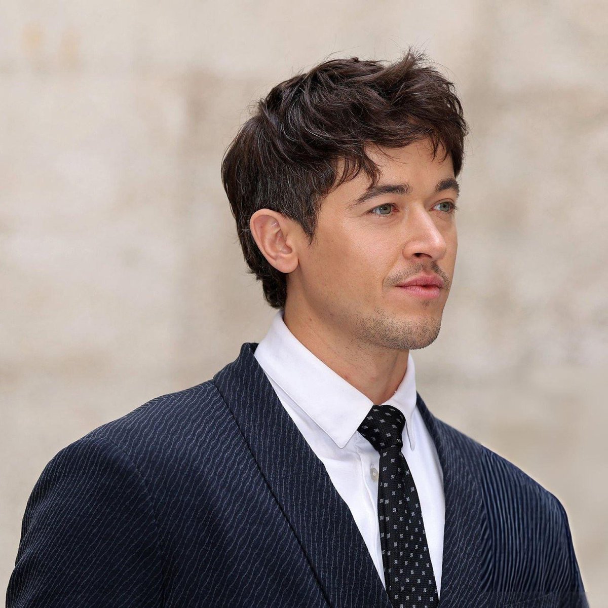 lucygraibaird's tweet photo. the grey in his hair… i’m obsessed https://t.co/Af5qnpBYrE