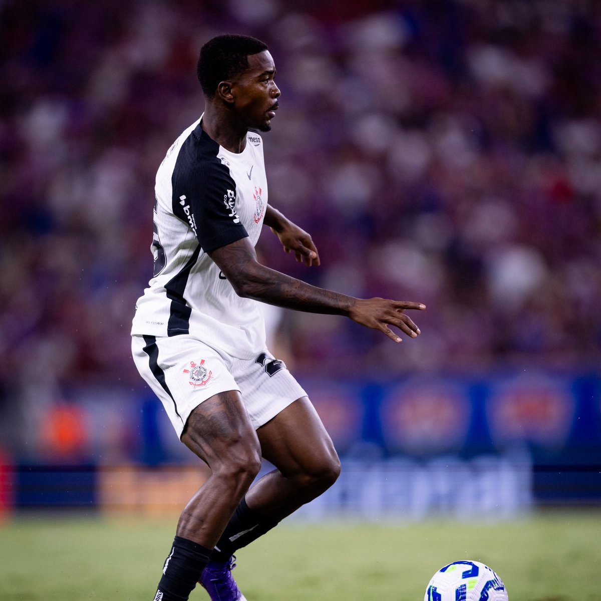 _sccpnews's tweet image. ⚫️⚪️ | O Corinthians não contará mais com a saída de Cacá para o Athletico-PR. O clube paranaense decidiu encerrar as tratativas pela contratação do zagueiro, após avaliar negativamente a postura do atleta em seu último jogo com a camisa alvinegra.

Além da questão técnica, pesou…