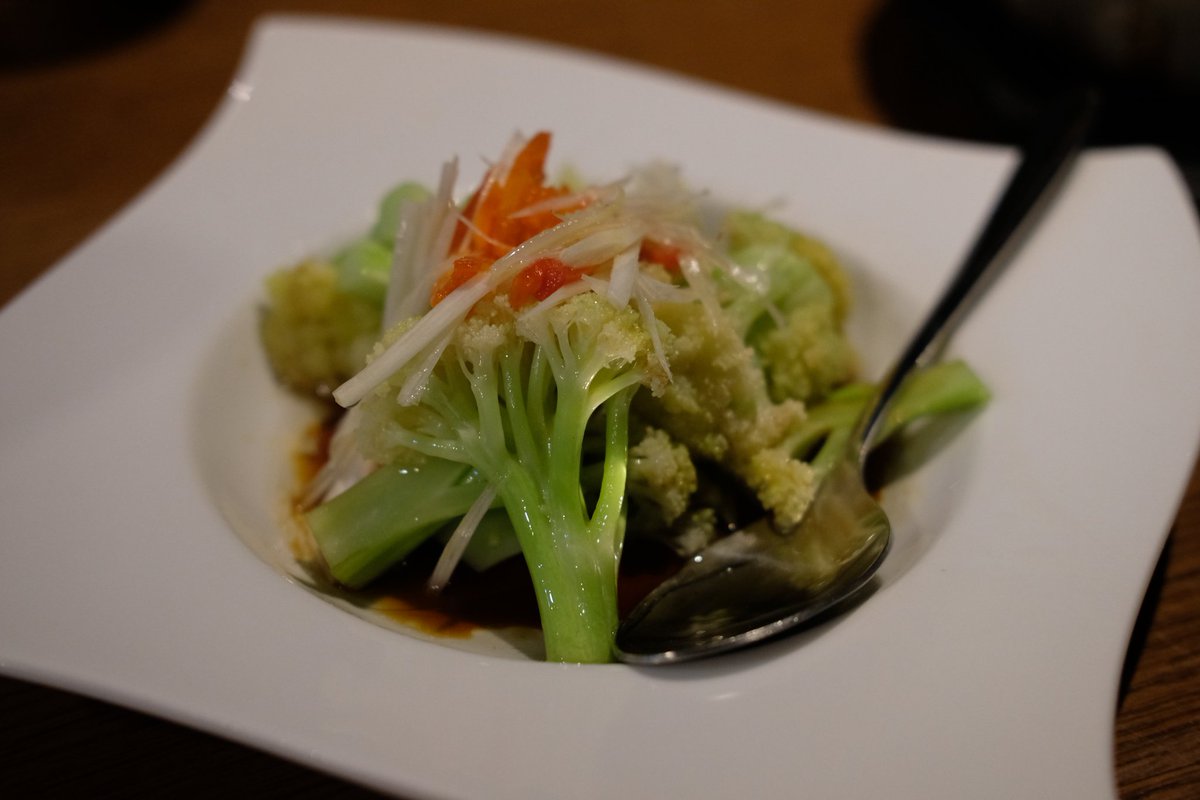 yucchosan's tweet photo. 去年できた福建料理のお店最高だったのでみんないってください。まだおいしさがバレてなくてガラガラでした。出汁の旨味で優しくさっぱりしてていわゆる中華でイメージするがっつりしたかんじとは全然違う

（だし中華～Pinzhen’s 市ヶ谷/九段下） https://t.co/Jof8SMNXq3