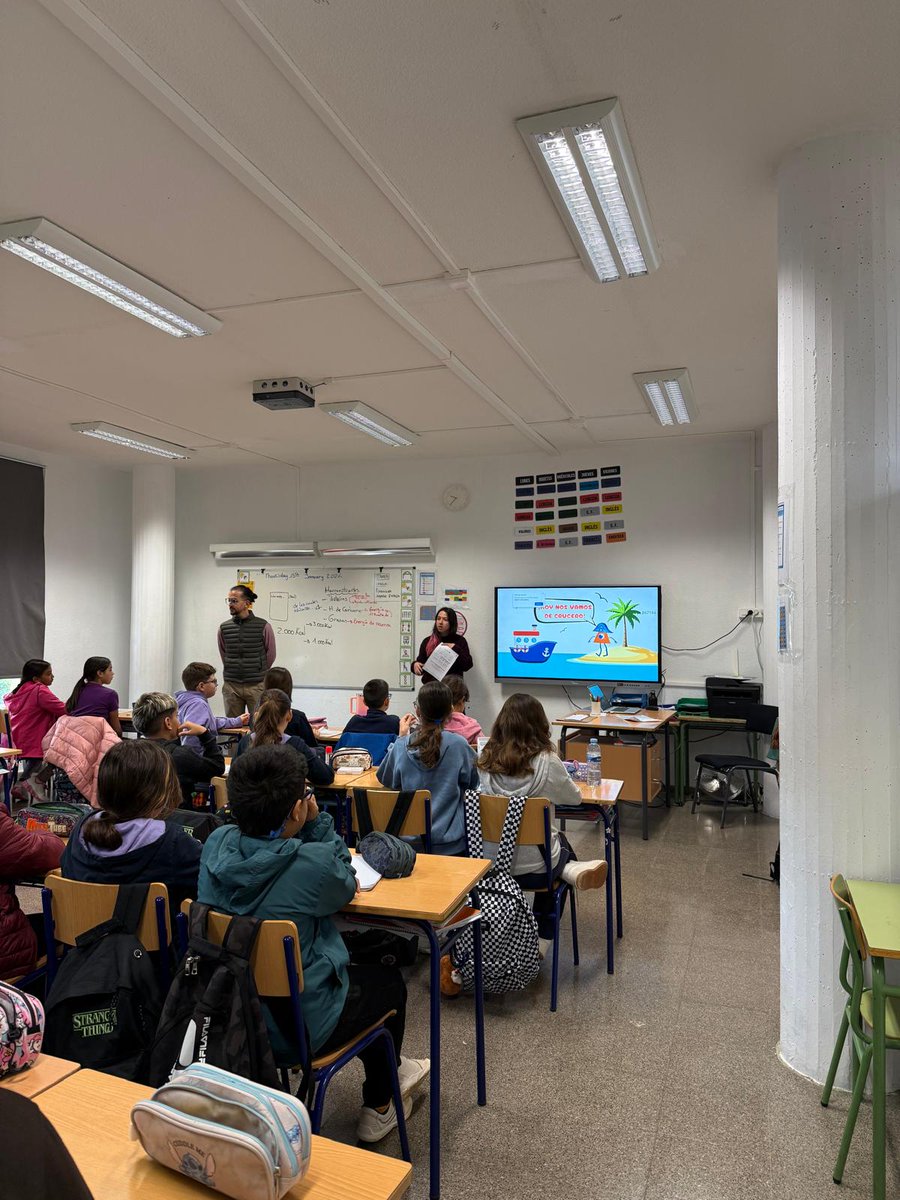 #ProyectaMates se ha trasladado hoy al CEIP Tincer para impartir talleres con el alumnado de 5º  A y B de Primaria📚
Durante la jornada tuvieron el taller titulado ''El Gran Crucero matemático'' en el que a través de acertijos y retos fueron rellenando su propio pasaporte🚢