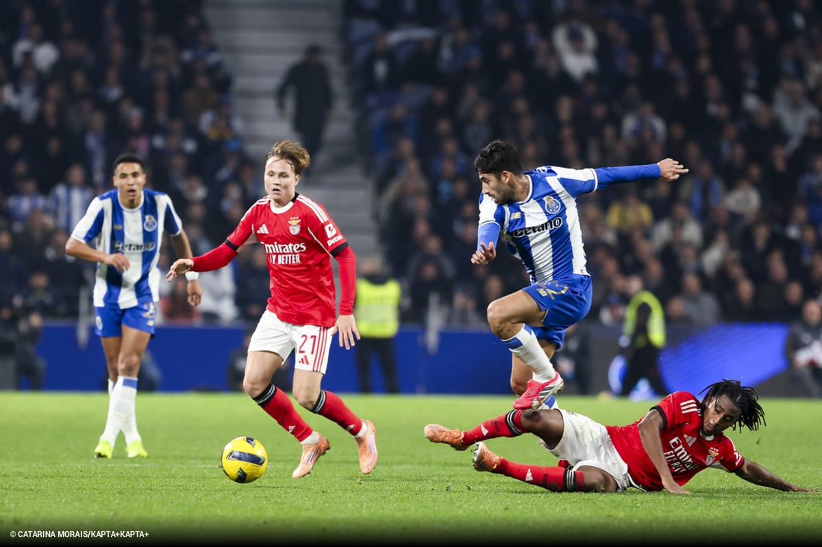 Coincidência ou não, depois da boca do selecionador da Noruega sobre o Schjelderup («Tem de mudar de clube»), Mourinho lançou-o a titular nos Arcos e fez uma bela exibição.

Quero saber as vossas opiniões. Andreas, é para ficar ou para sair? Preferiam o Rafa (🤡)?
