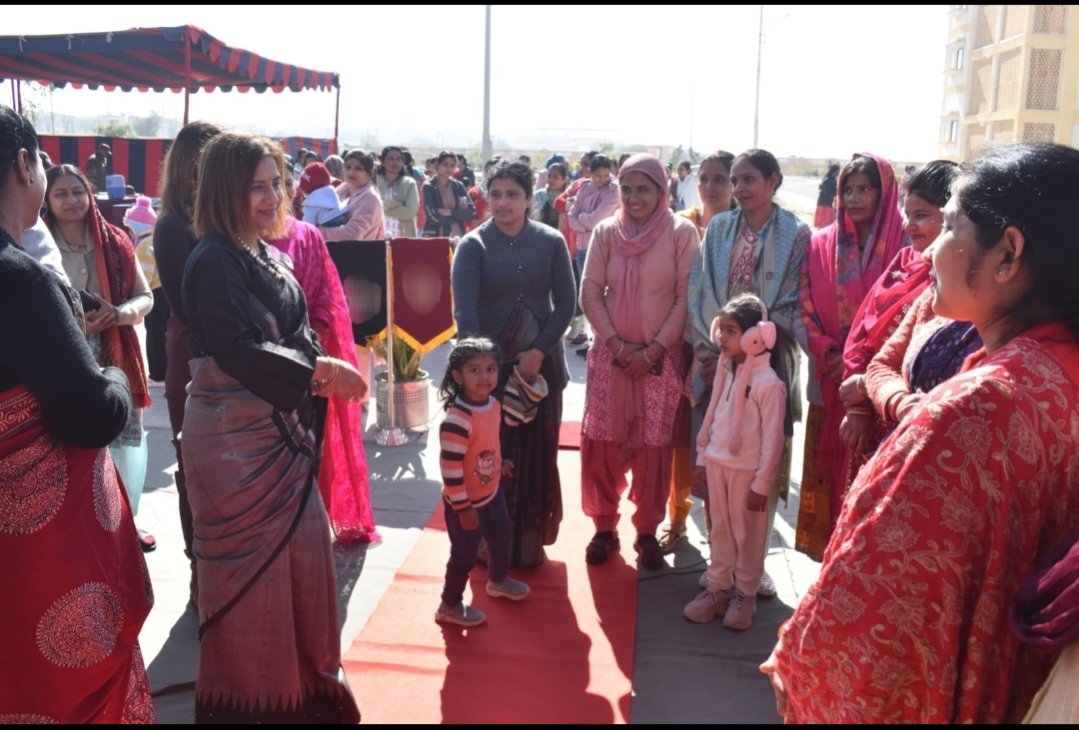 PRODefRjsthn's tweet photo. #KonarkAWWA #BattleAxeDivision organised Informative Session on Skill Development Courses being conducted at Army Skill Training Centre #Jaisalmer for the Families. 
23 Trainees under #PMKVY awarded Skill Competency Certificates during the event 
#adgpi
@IaSouthern
@OfficialAwwa https://t.co/PnB8m9V2G0