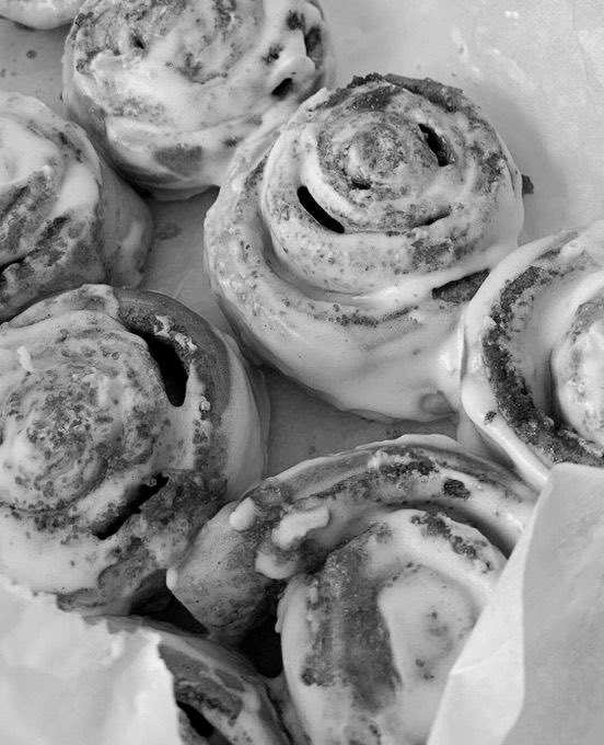 semumerona's tweet image. ㅤ 
Nyam cinnamon roll 🤤❤️ sambil nunggu pacarku pulang. 
ㅤ