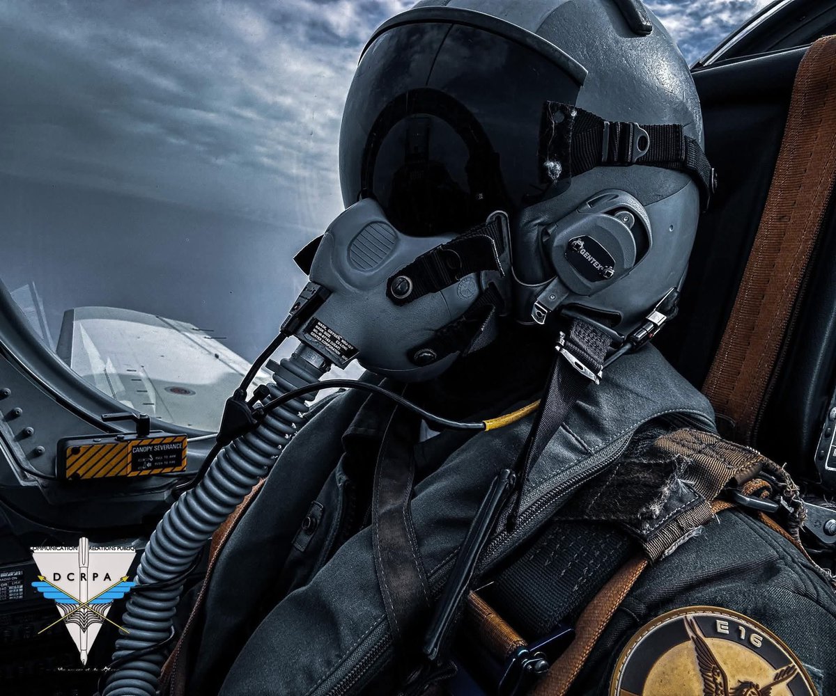 L_Activiste226's tweet image. #New226🆘‼️: 

Veiller sur le Faso🇧🇫 depuis les airs.
Dans la lutte contre le terrorisme, l’Armée de l’Air du Burkina Faso joue un rôle stratégique majeur dans la défense nationale.

Ici, un pilote de chasse en pleine mission opérationnelle.

#Source : #AIB

📸 : DCRP/AA