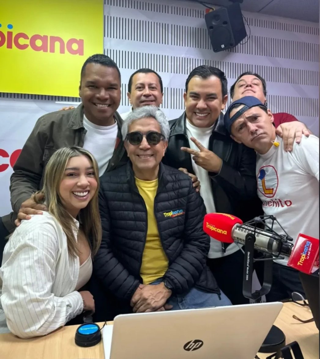 Tremendo equipo de #CómoAmanecióBogotá .

<a href="/ricardoelryr/">Ricardo Ramirez ®️&®️</a> <a href="/jairopulgarin/">Jairo Pulgarin</a> <a href="/Neydogutierrez/">Neydo Humor tv</a> <a href="/luchitohumor/">LUCHITO (L)</a> <a href="/ElChancho414/">El Chancho</a> <a href="/luchydjradio/">Lucia Molina</a> <a href="/hectorechavez/">Héctor Edo. Chavez</a>