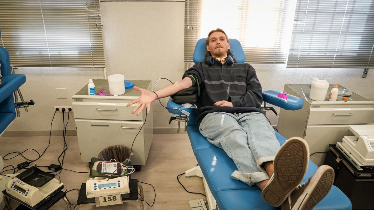 cordopolis_es's tweet photo. FOTOGALERÍA | Los cordobeses salen en masa a donar sangre tras el accidente ferroviario en Adamuz https://t.co/E3wz2QfapH https://t.co/UF7Fii8cIS