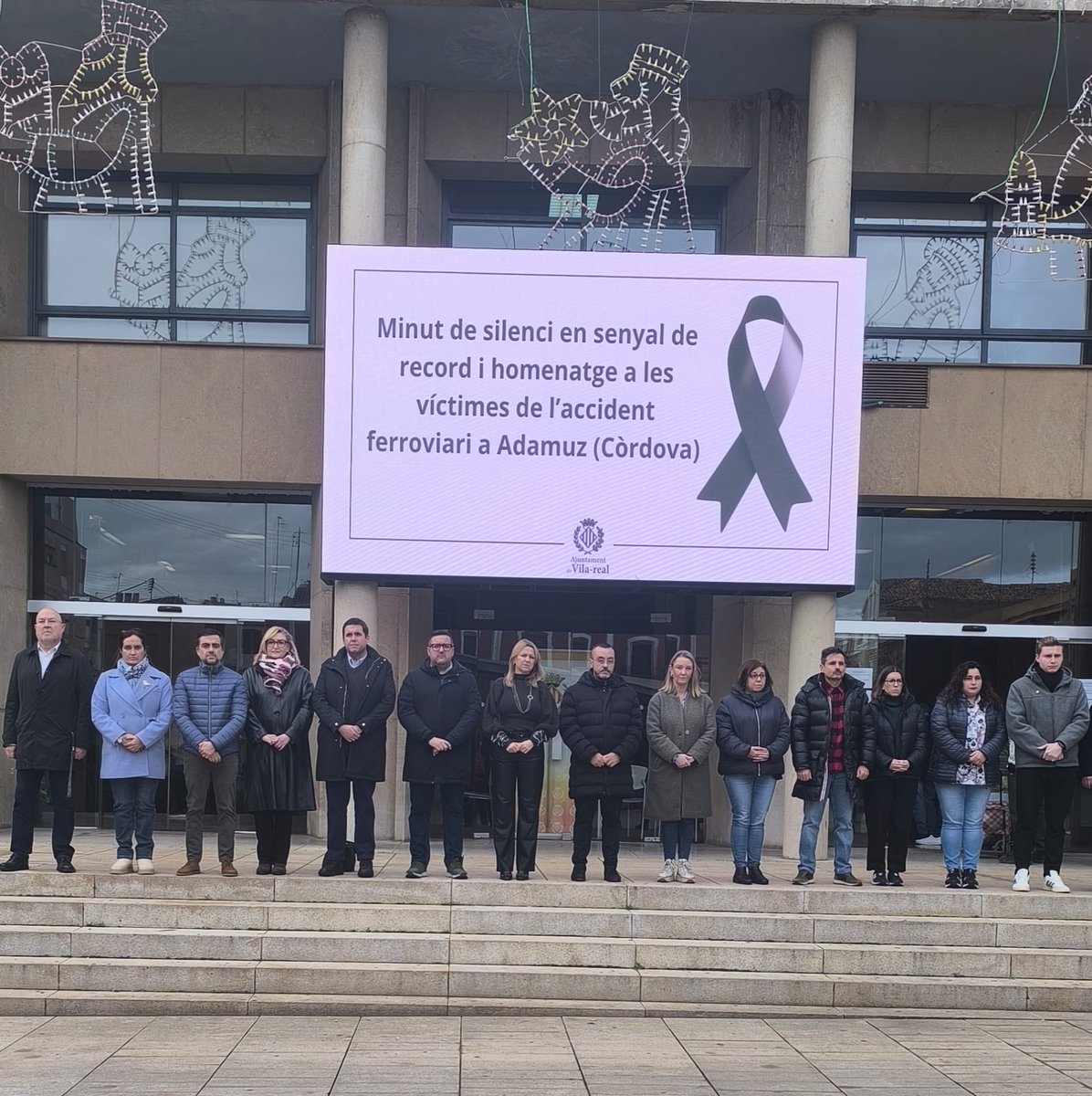 VillarrealVox's tweet photo. Minut de silenci en senyal de récord i homenatge a les víctimes de l’accident ferroviari a Adamuz (Córdova). https://t.co/aHfR4IoJhj