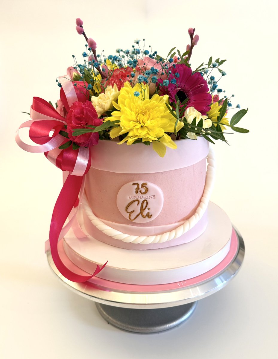 Siema!
Na aucję dla WOŚP wystawiam tort w kształcie flowerbox na 10-12 porcji.
Licytacja trwa do niedzieli 25.01.2026 do godz. 12:00.
Licytujemy w komentarzu pod postem 
Zaczynamy od 50 zł.