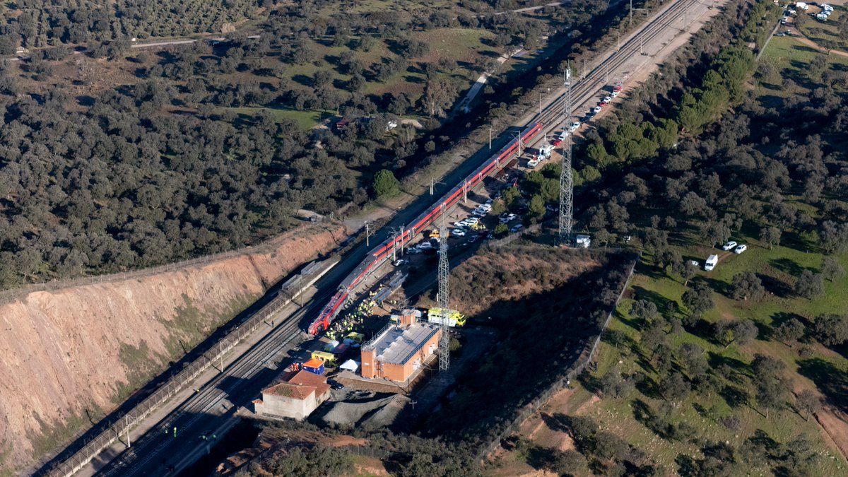 🔸<a href="/rtve/">RTVE</a> intensifica su cobertura tras la tragedia ferroviaria de Adamuz: rtve.es/n/16900376. 

🔸Con información continua en sus informativos y especiales desde la localidad cordobesa

🔸Desde las 14:20h, con Alejandra Herranz desde el lugar de la tragedia; y por la