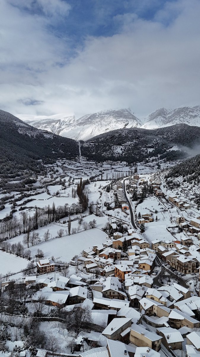 MeteoGosol's tweet image. Aprofitant una pausa en la ❄❄ per capturar la estampa que ens esta quedant 🤩❄