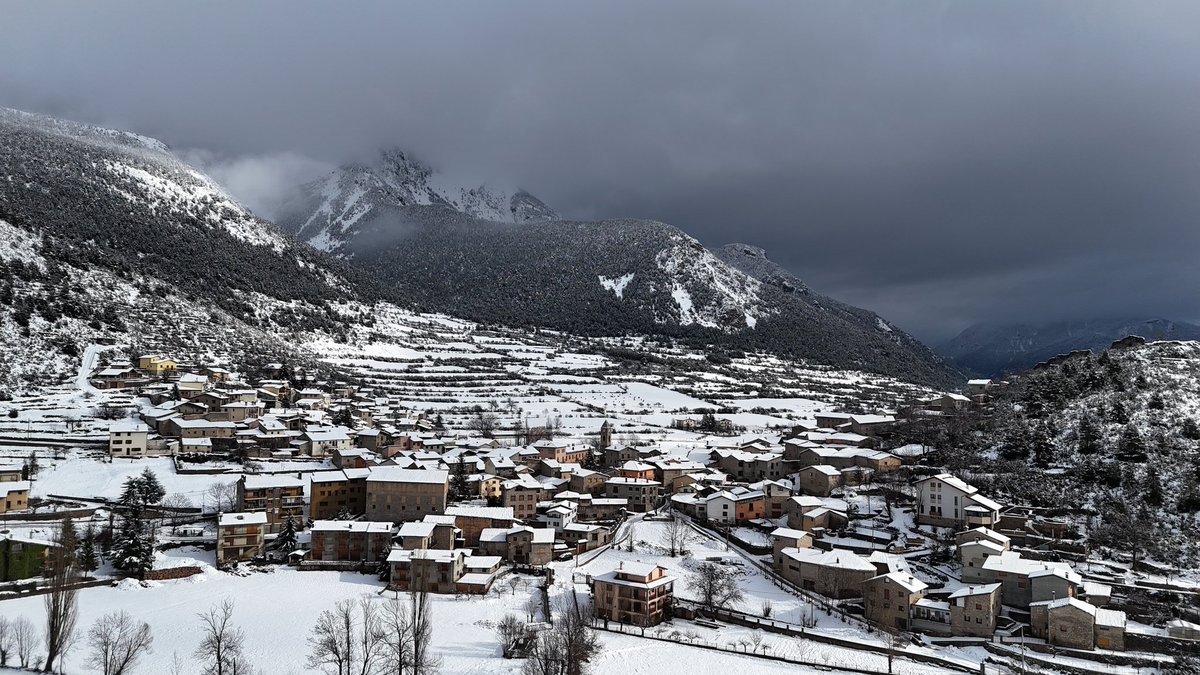 MeteoGosol's tweet image. Aprofitant una pausa en la ❄❄ per capturar la estampa que ens esta quedant 🤩❄