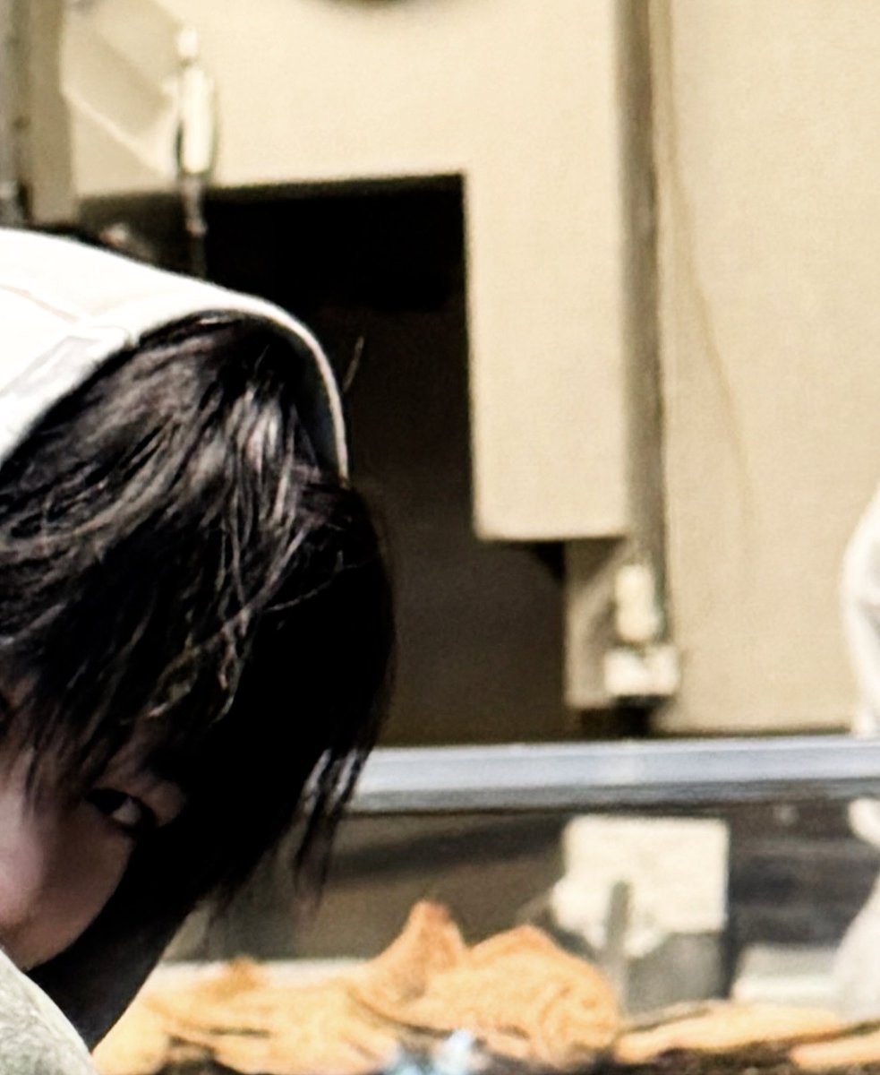 Nikip's tweet image. Beating cold weather with Mom and some bungeoppang. Photo cropped because my Mom peeked in the frame. Hehe.