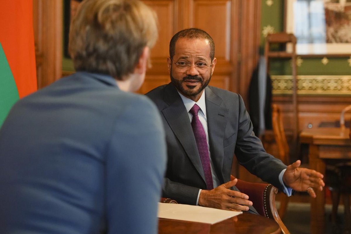 📸 | التقى معالي السيد بدر بن حمد البوسعيدي <a href="/badralbusaidi/">Badr Albusaidi - بدر البوسعيدي</a> وزير الخارجية، مع معالي إيفيت كوبر وزيرة الخارجية والتنمية بالمملكة المتحدة الصديقة، وذلك صباح اليوم في مقر وزارة الخارجية والتنمية البريطانية في العاصمة لندن.

جرى خلال اللقاء بحث مسار علاقات الصداقة والتعاون الثنائي