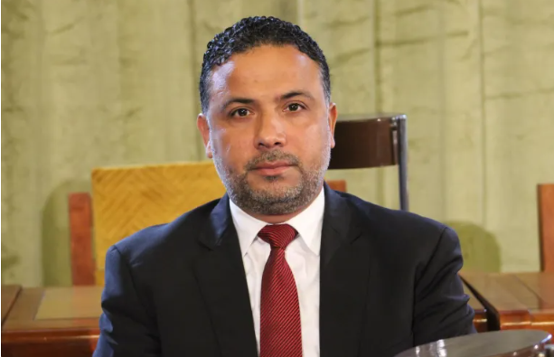 تونس توقف المحامي المعارض سيف الدين مخلوف بعد ترحيله من الجزائر 
