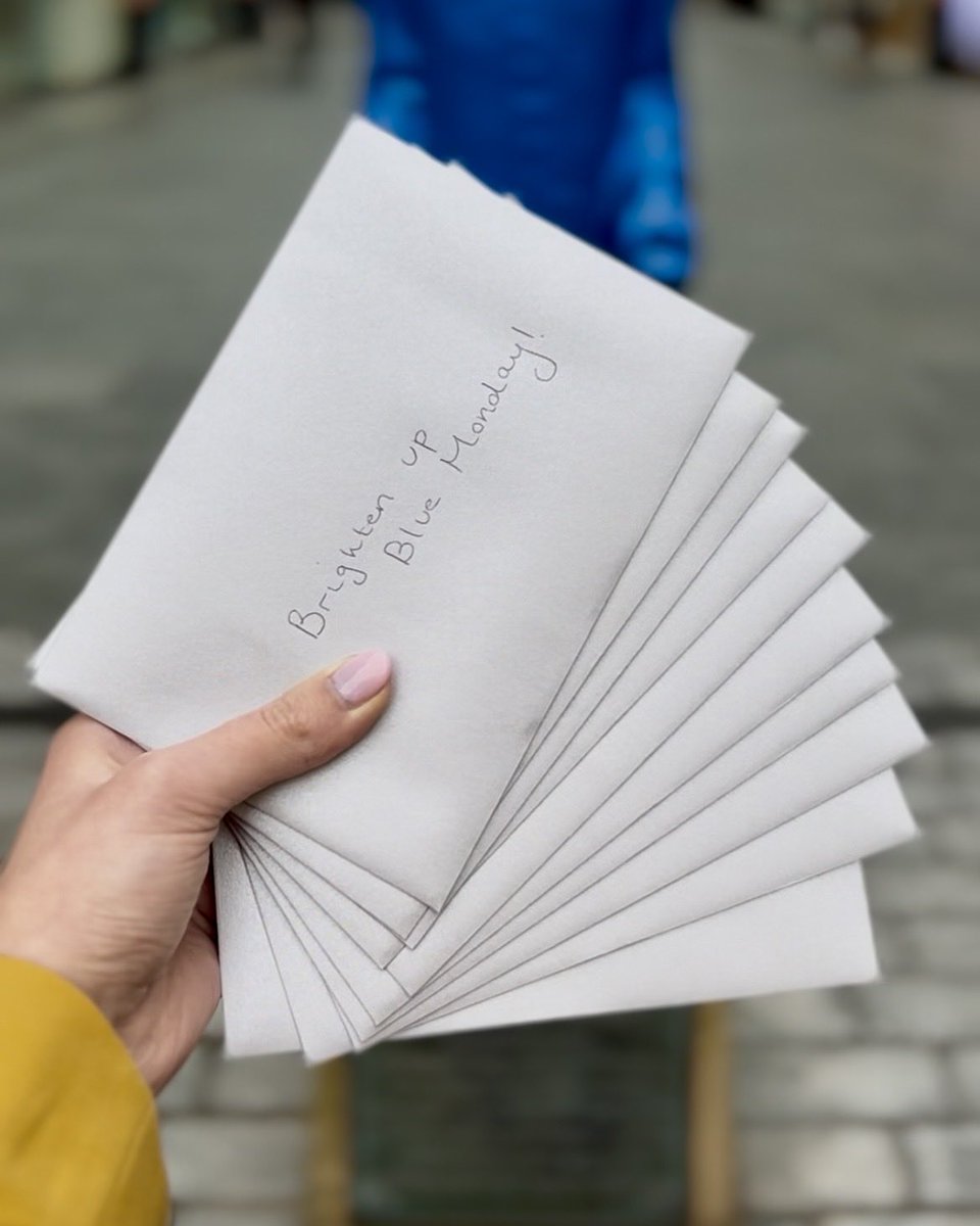 Princesshay's tweet photo. We've hidden 10 X ยฃ25 Princesshay gift cards around the centre to brighten up Blue Monday ๐
Pop into Princesshay today and you might come across a treat on us.
GOOD LUCK!
#BlueMonday #Princesshay #Exeter https://t.co/knlPkunIng