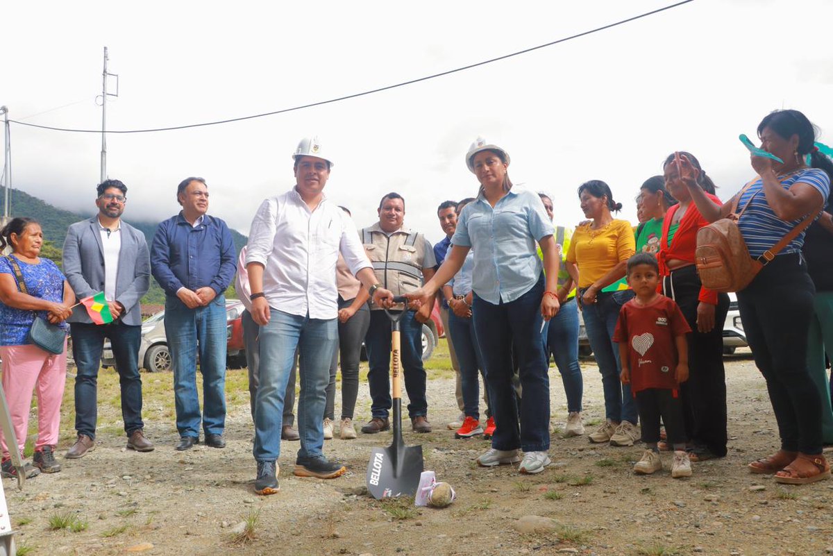 BDEcuadorBP's tweet photo. 🤝 El desarrollo comienza donde más se necesita: en casa.

👷‍♂️En Los Encuentros, #Yantzaza, inició la construcción de 163 Unidades Básicas Sanitarias.

Con una inversión de USD 766 mil del BDE, llevamos salud, dignidad y bienestar a 746 habitantes de comunidades rurales que por años no contaron con un sistema sanitario seguro.💧

#ElNuevoEcuadorCumple
#GestiónQueTransformaTerritorios