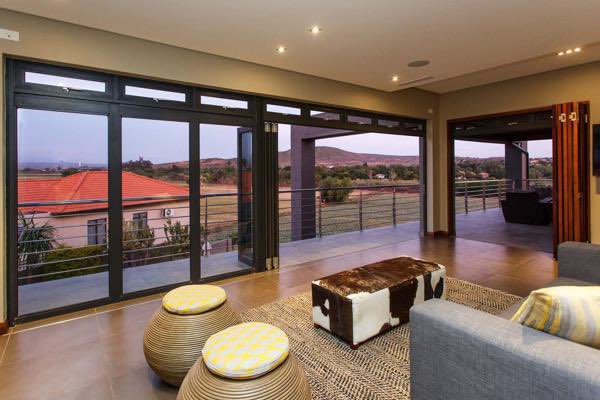 SonasHotel's tweet photo. A Room with a View! 

#westerncape #southafrica https://t.co/jynR34kQdX