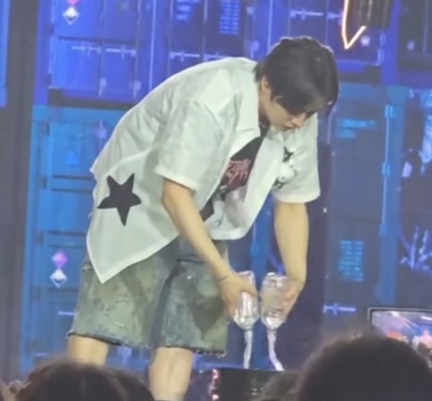 minhoadickted's tweet image. GETTING READY                    TO MAKE HISTORY