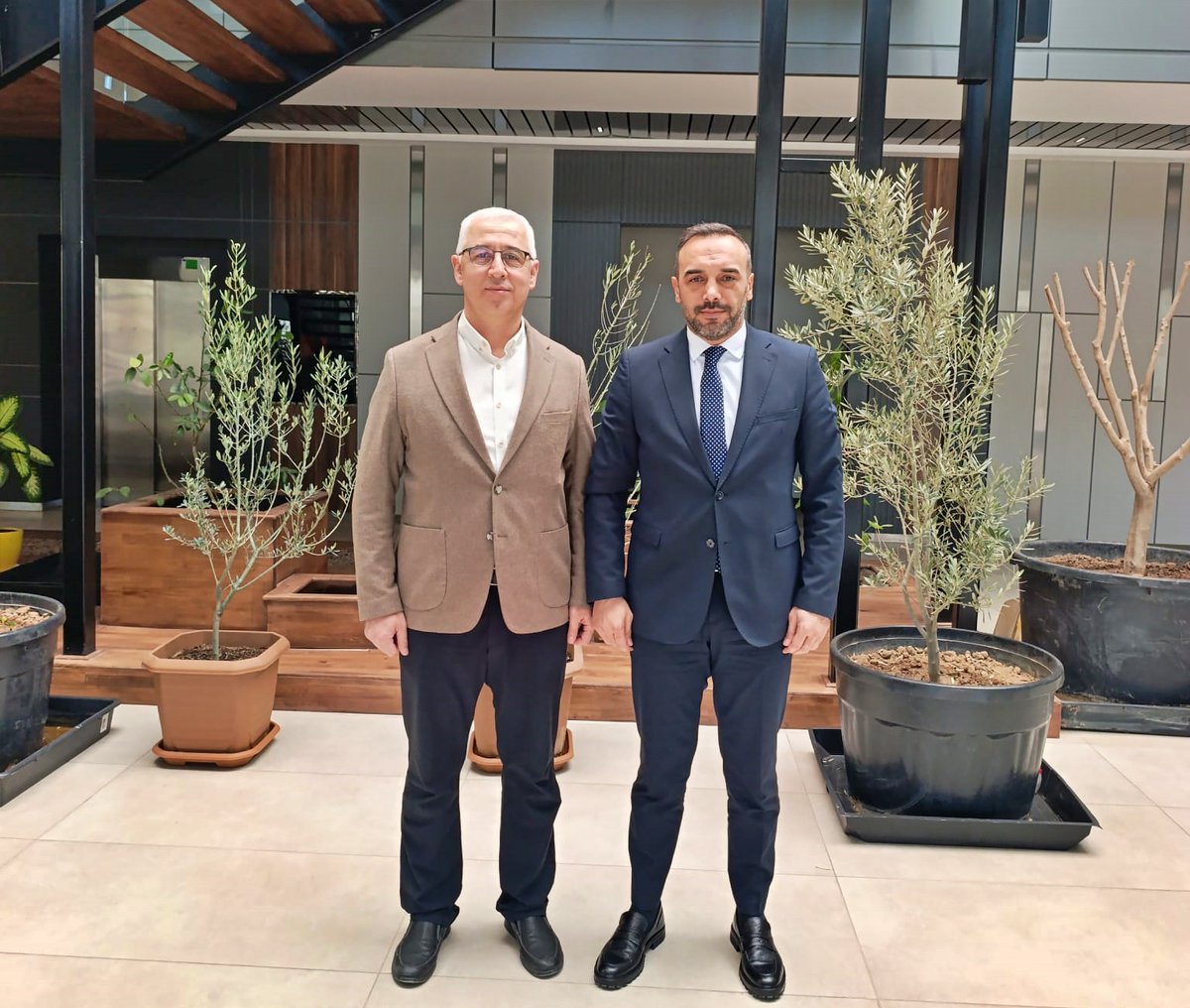İl Müdürümüz Önder Çiftci, işyeri ziyaretleri kapsamında Murat Çankırlı İnşaat firmasını ziyaret etti. 

İl Müdürümüz, Firma sahibi Murat Çankırlı ile birlikte üretim alanında incelemelerde bulundu.

#İŞKURKonya

<a href="/turkiyeiskurumu/">İŞKUR</a>
<a href="/onderciftci/">Önder Çiftci</a> 
@muratcankirliins
<a href="/cankirli/">engin</a>.murat