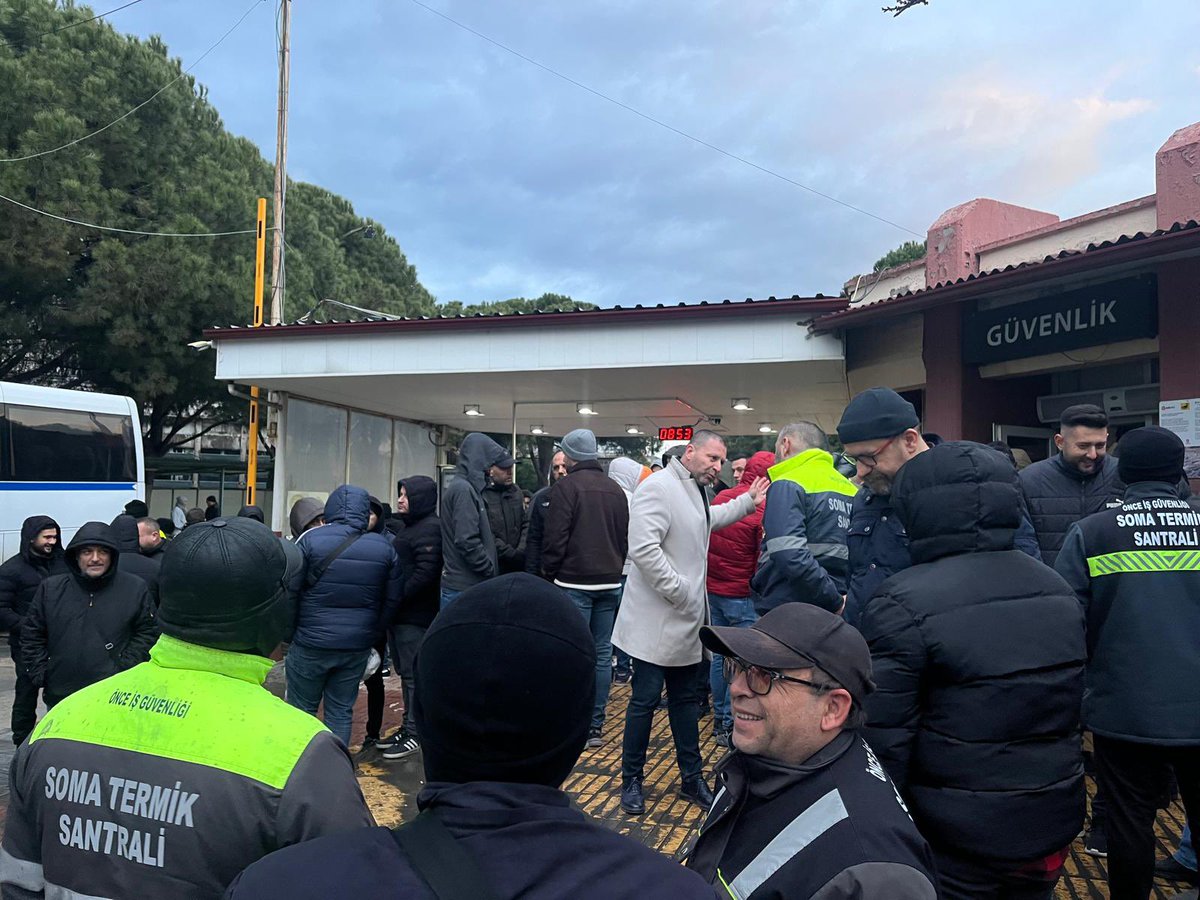 Günlerdir bu hava şartlarında çalışan emekçi kardeşlerimizin alınterini ödemeyerek sezsizliğinizi korumaya devam ediyorsunuz ya bu çalışan emekçinin ahı sizin üzerinizdedir Torku yetkilileri <a href="/ramazanerkoyunc/">Ramazan Erkoyuncu</a> <a href="/hayriyeberberl1/">hayriye berberler</a> <a href="/TCEnerji/">T.C. Enerji ve Tabii Kaynaklar Bakanlığı</a> <a href="/aBayraktar1/">Alparslan Bayraktar</a> <a href="/Yenisehirlioglu/">Bahadır Yenişehirlioğlu</a>