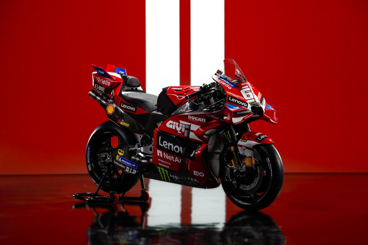 mlito13's tweet image. The new 2026 @ducaticorse #MotoGP Desmosedici #GP26!!!😍😍😍
Team:
@MarcMarquez #MM93 🇪🇸
@PeccoBagnaia #FB63 🇮🇹 

#2026StartsNow #DucatiLenovoTeam