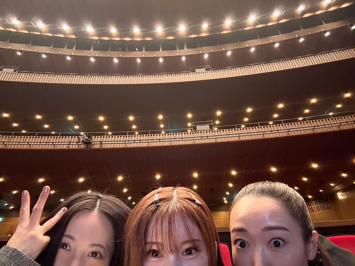 Hikaru_0702_'s tweet image. 『Kalafina Anniversary LIVE 2026』
大阪 final

会場に足を運んでくださった皆さん
ありがとうございます！
気持ちを飛ばしてくださった皆さん
ありがとうございます！

皆さんと"会話"できて幸せでした🍀
大阪でも2人と歌えて嬉しかった！

Next, ジブリをうたうコンサート🎶

#Kalafina_Anniv2026