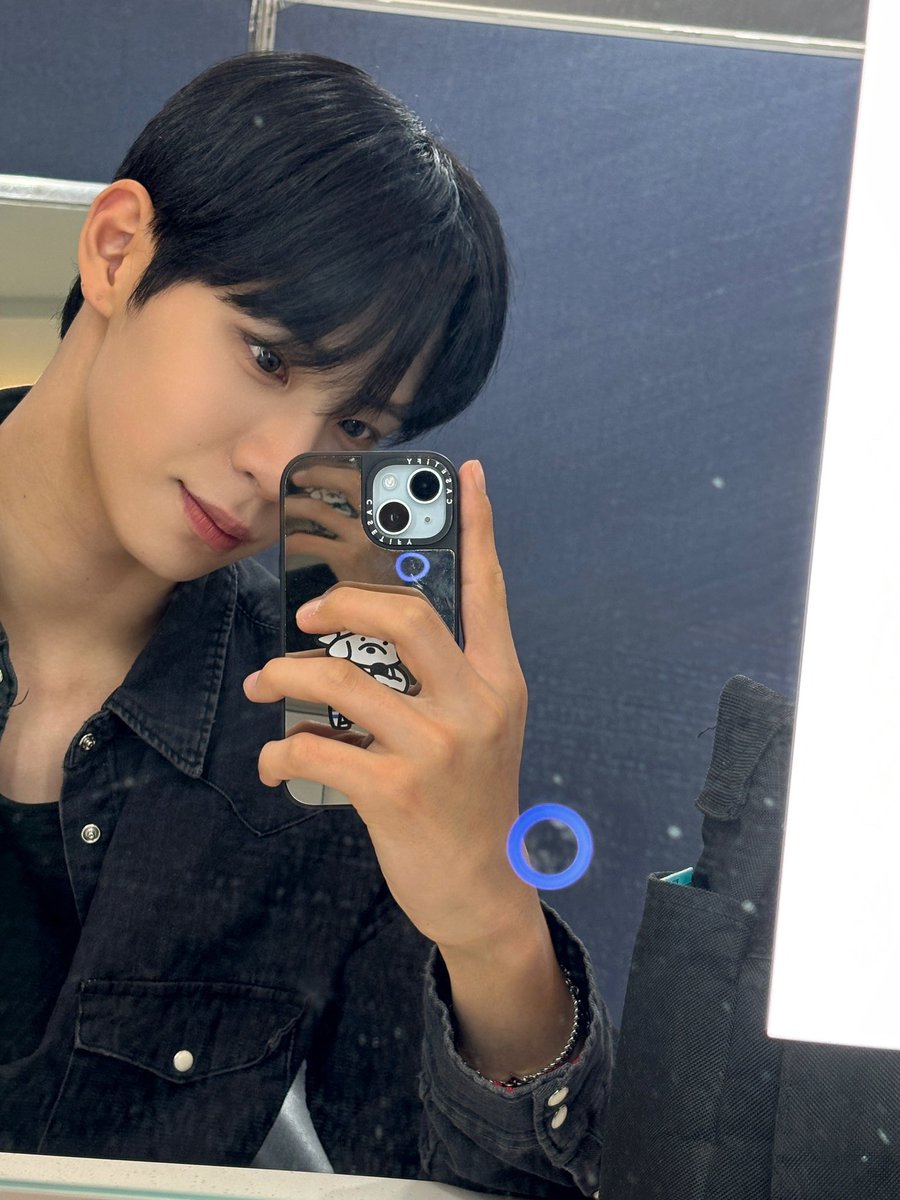dinoKHsaur's tweet photo. @TIOT_NOW 다들 비켜주세요 거울셀카 1등장인 홍건희 나갑니다 https://t.co/o0cKcVHXxP
