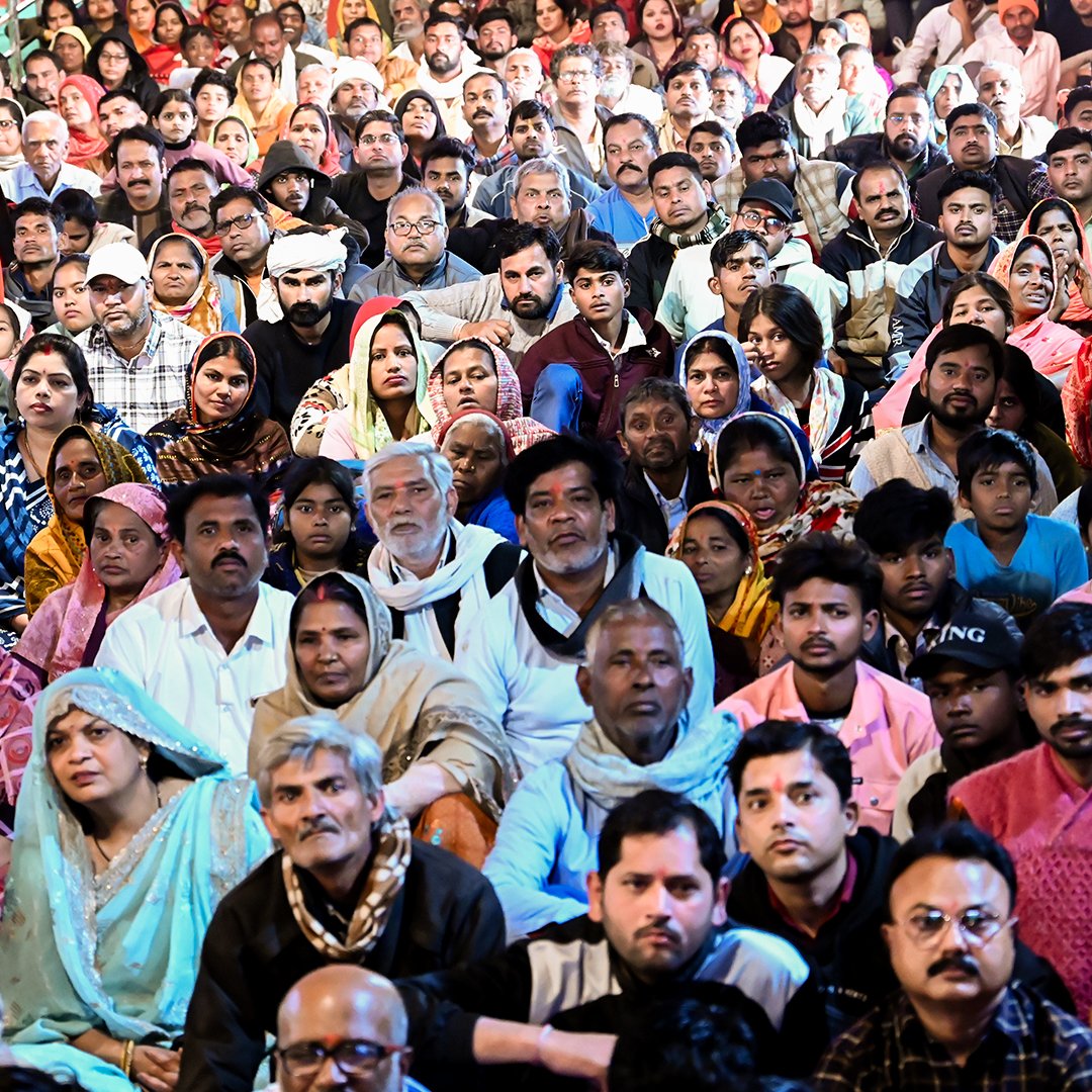 pandokhar_dham's tweet photo. जहाँ समस्या बताने से पहले समाधान मिल जाए, वही पण्डोखर धाम है। पूज्य गुरुदेव अपनी शक्तियों से भक्तों की पीड़ा को क्षण भर में दूर कर देते हैं।
#ThePowerOfPandokhar #MiracleOrScience #TrikaldarshiVision #ProblemSolved #PandokharDhamVibes #DivineEnergy #TrikaldarshiDivyaDarbar https://t.co/iYohX4pZI0