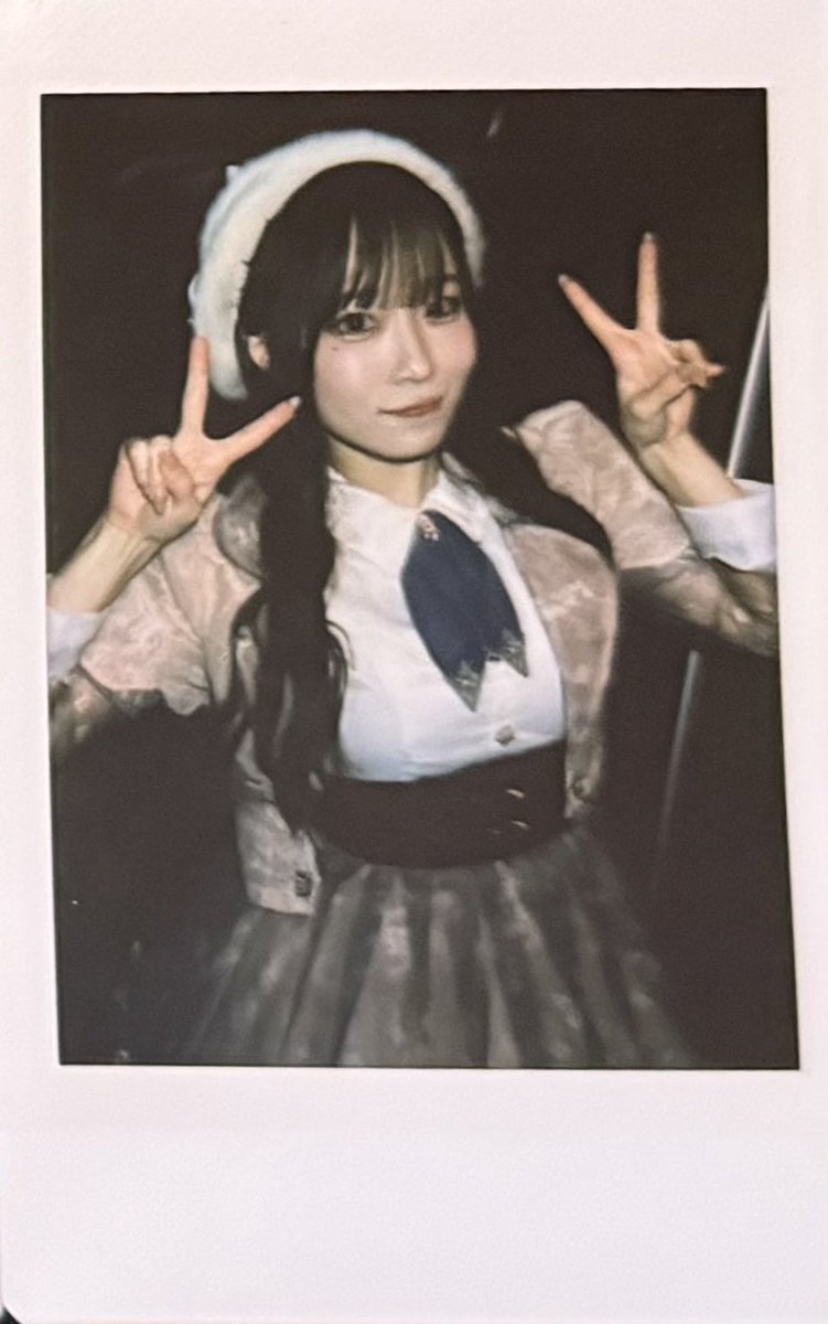 昨日のチェキ③です。 紫にカラーチェンジした愛ちゃん。 お久しぶりで