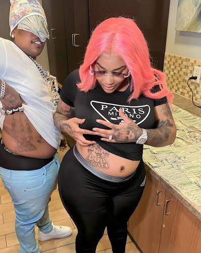 Famous rapper “Finesse2Tymes” has reportedly been shot 7x this morning in Memphis , TN otw home to his parole officer 😳… he’s currently in critical condition ❤️‍🩹🤦🏽‍♂️

Let’s pray for Finesse 🙏🏽