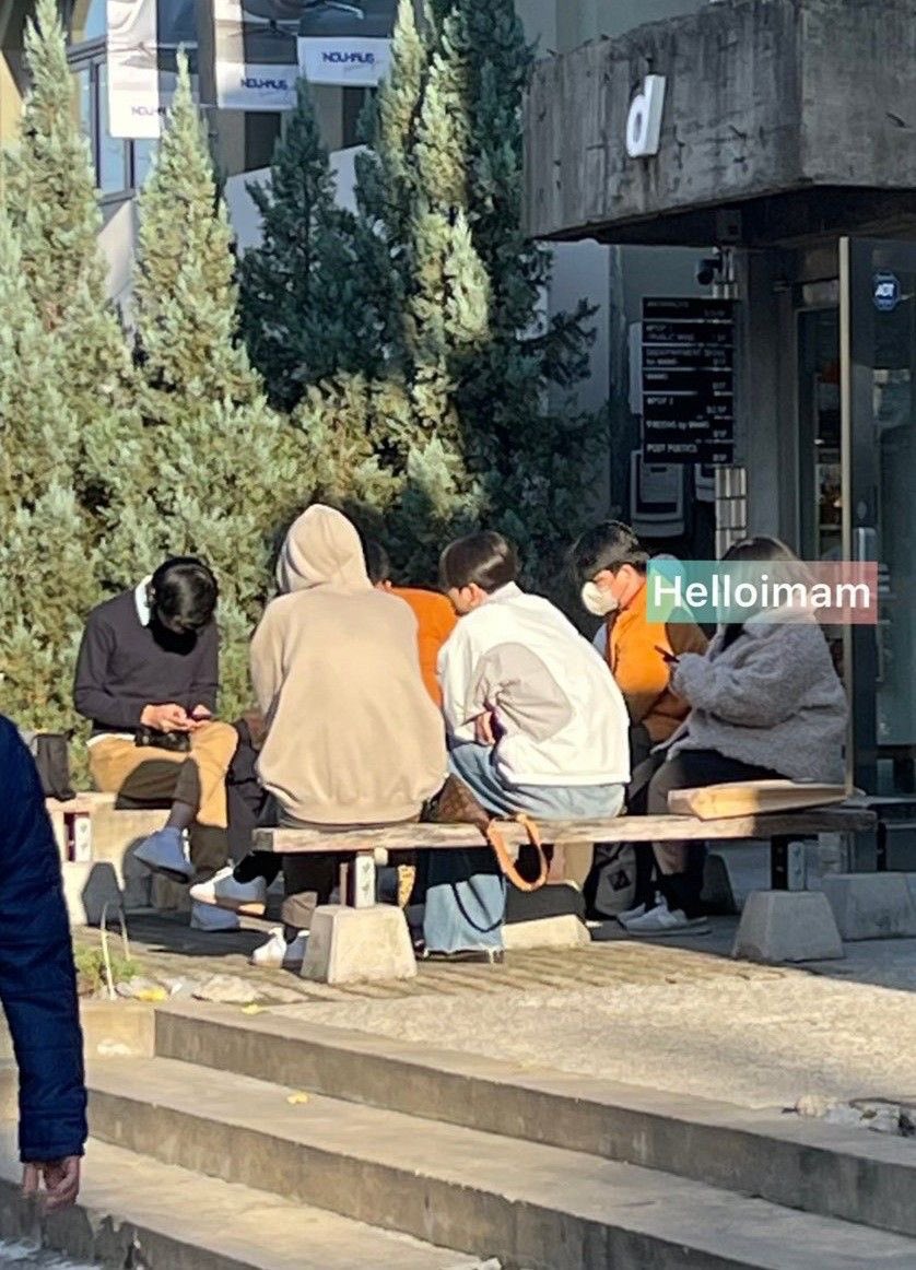 ijaeyunyou's tweet image. ลีโอวอนสนิทกันมากไม่แปลกที่ลีโอจะรุ้สึกน้อยใจที่ช่วงนี้ได้คุยกันน้อยลงคือเมื่อก่อนตัวติดกันมากถ้าฮีออกจากบ้าน90%คือไปกับซังวอนอะ แล้วน้องเคยเล่าเรื่องให้ฟังทุกเรื่องแต่ตอนนี้ไม่ค่อยได้เล่าแล้ว ปกติลีโอเป็นคนพุดอะไรแบบนี้ที่ไหนตอนนี้คงทนไม่ไหวแล้วแหละอยากคุยกับเธอเยอะๆเหมือนเดิม🥺