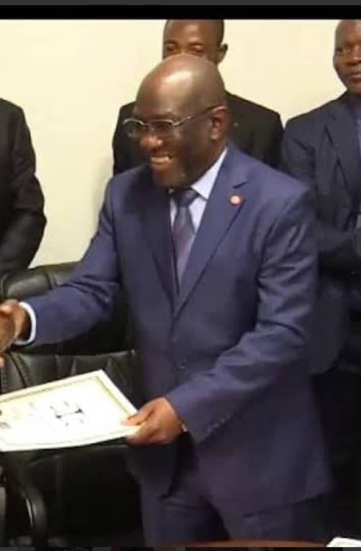 Charmantkabong2's tweet photo. #Parcelle de @ngoyikasanji11 : Nous connaissons déjà leur plan: le conseiller spécial ordonné la remise de la parcelle à Mokia, Mr l'IGSJP s'excuse ; Mokia vend la parcelle à son Exc Mr le Min l'acheteur et ils se distribuent l'argent.
Vrai coop👍
Écoutez ça n'arrivera jamais. https://t.co/89h6IrB1M9