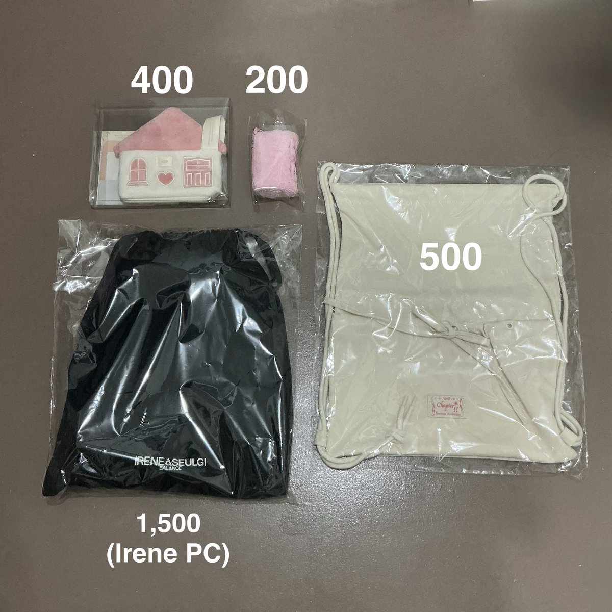 wts / ตามหา / พร้อมส่ง

ขาย Red Velvet MD ราคาตามภาพครับ

Shoulder Bag Set (การ์ด Irene) 1,500฿
String Bag 500฿
Towel Book Keyring 200฿
Irene Birthday Pouch Pack 400฿

📮 ส่งฟรี / นัดรับ BTS คูคต-สยาม / รับผ่อน

#ตลาดนัดredvelvet #ตลาดนัดเค้กแดง #ตลาดนัดรวว #ตลาดนัดrvv