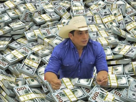 Eclides3's tweet image. Sigue el desfile de los "honestos" Uribistas.
Alirio Barrera se apoderó de manera ilícita de  587 de baldios estatales, tierra destinada a los campesinos de Casanare.
Será que no encontramos un Congresistas honesto en el Centro Democrático?