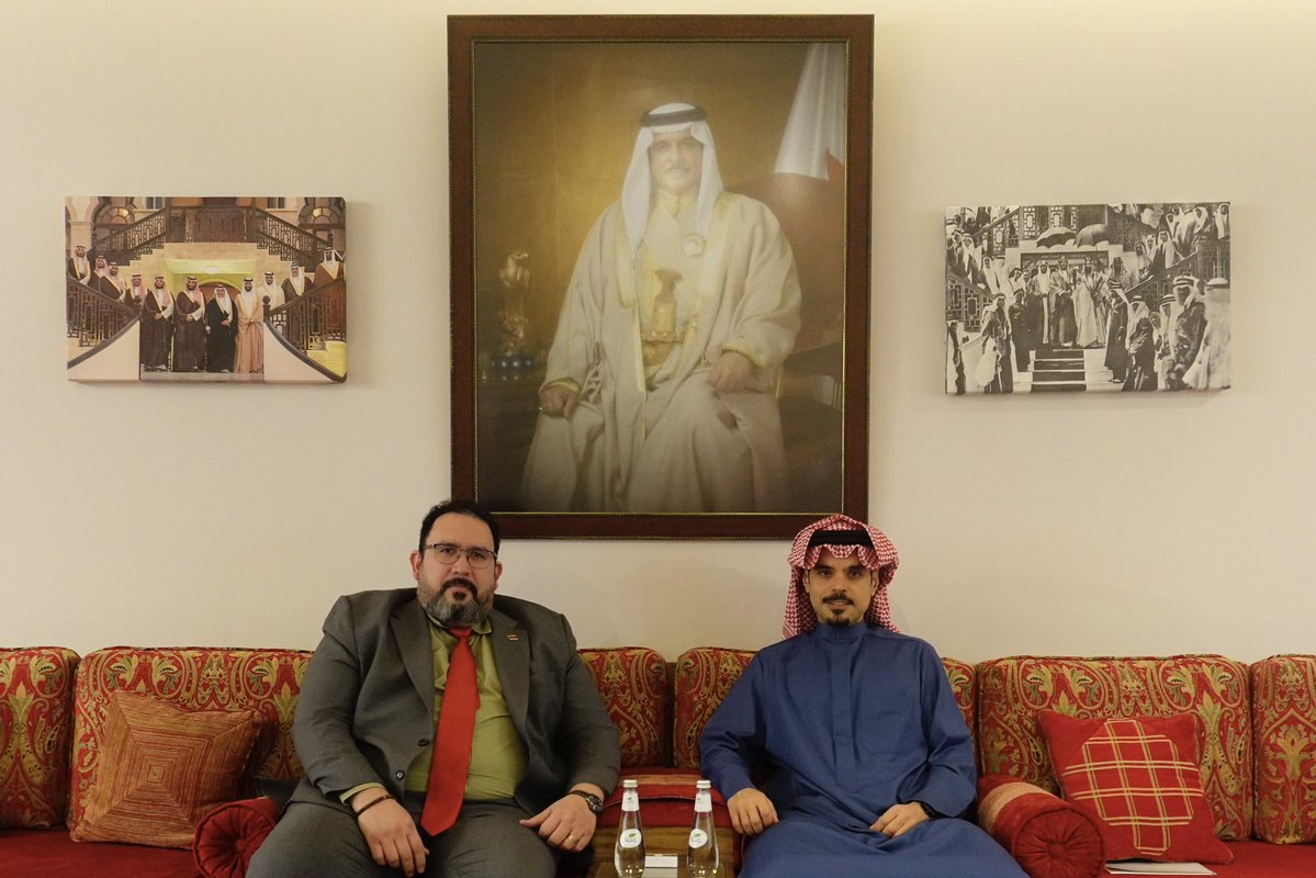 BahrainEmbKSA's tweet image. استقبل سعادة الشيخ علي بن عبدالرحمن آل خليفة، سفير مملكة البحرين لدى المملكة العربية السعودية، ديفيد تيبيس بيلاسكيس كارابيو سفير جمهورية فنزويلا البوليفارية الصديقة، وتم خلال اللقاء مناقشة تعزيز وتطوير العلاقات الثنائية بين البلدين.
