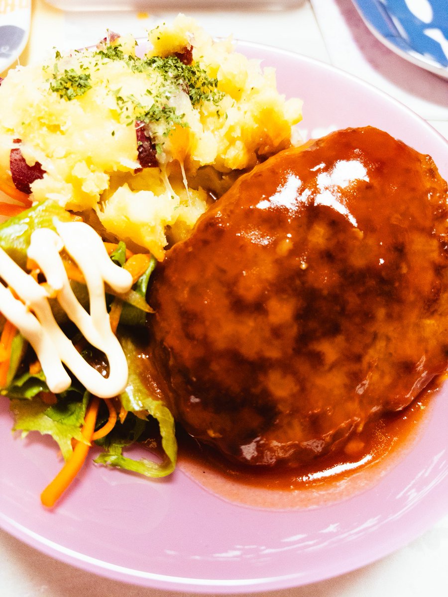aya_actor71's tweet photo. きょーのばんごはーん!!
テリツヤロコモコ!
さつまいもとチーズのやつめっちゃ美味しかった…!!
#きょーのばんごはーん
#kitoisix https://t.co/C87c4z6cZd