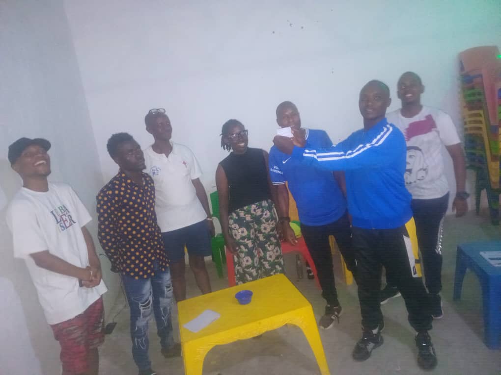 _BurundiCricket's tweet photo. À cette occasion, la @_BurundiCricket  a procédé à la remise de matériels, ainsi qu’au tirage au sort définissant les différentes confrontations à Bujumbura :

@KinamaStarCC affrontera @KiyangeStarCC

@RuzibaStarCC croisera le fer avec @CaramaStarCC

#cricketyacu #burundicricket https://t.co/MXeuiaBh1p