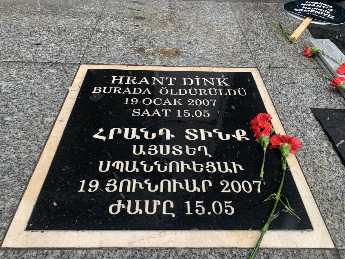 CelalFrt's tweet photo. Grupbaşkanvekilimiz Sezai Temelli ile birlikte #Hrant Dink’i katledildiği yerde andık.
“Biz Ermenilerin bu topraklarda gözümüz var. Var, çünkü kökümüz burada. Ama merak etmeyin bu toprakları alıp gitmek için değil, bu toprakların gidip dibine girmek için”
demişti sevgili Hrant.
Bu topraklarda hakikati savunmak, barışı ve halkların birlikte yaşam umudunu büyütmek suç değildir. Saygıyla anıyoruz.