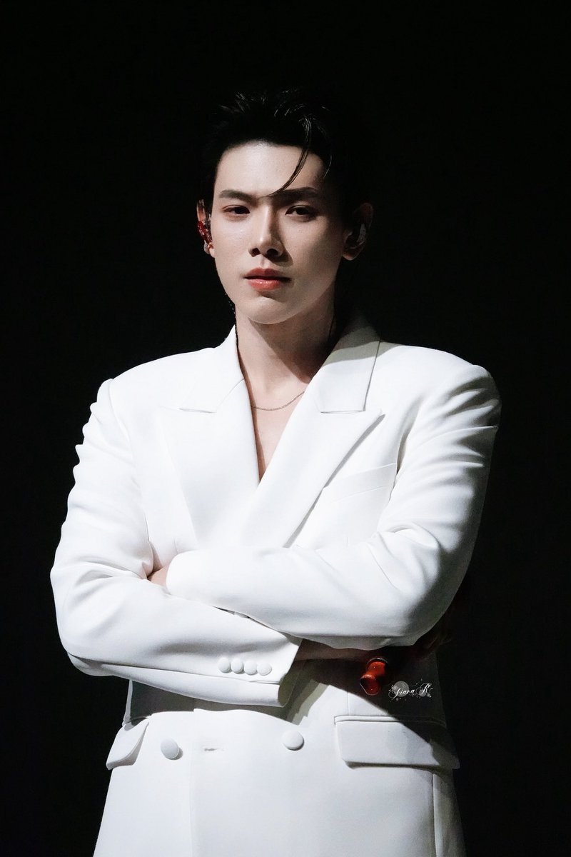 Let me recall what this handsome guy looked like before.🤣
I can’t quite remember what his face looks like anymore.🤣

♬¨*•🎤.¸¸♪✧🦖｡💜ᯐ ✩.⊹꙳𝓕𝓲𝓪𝓷𝓪.｡ᰔᩚ

#ต้าห์อู๋ #DAOU #oueiija