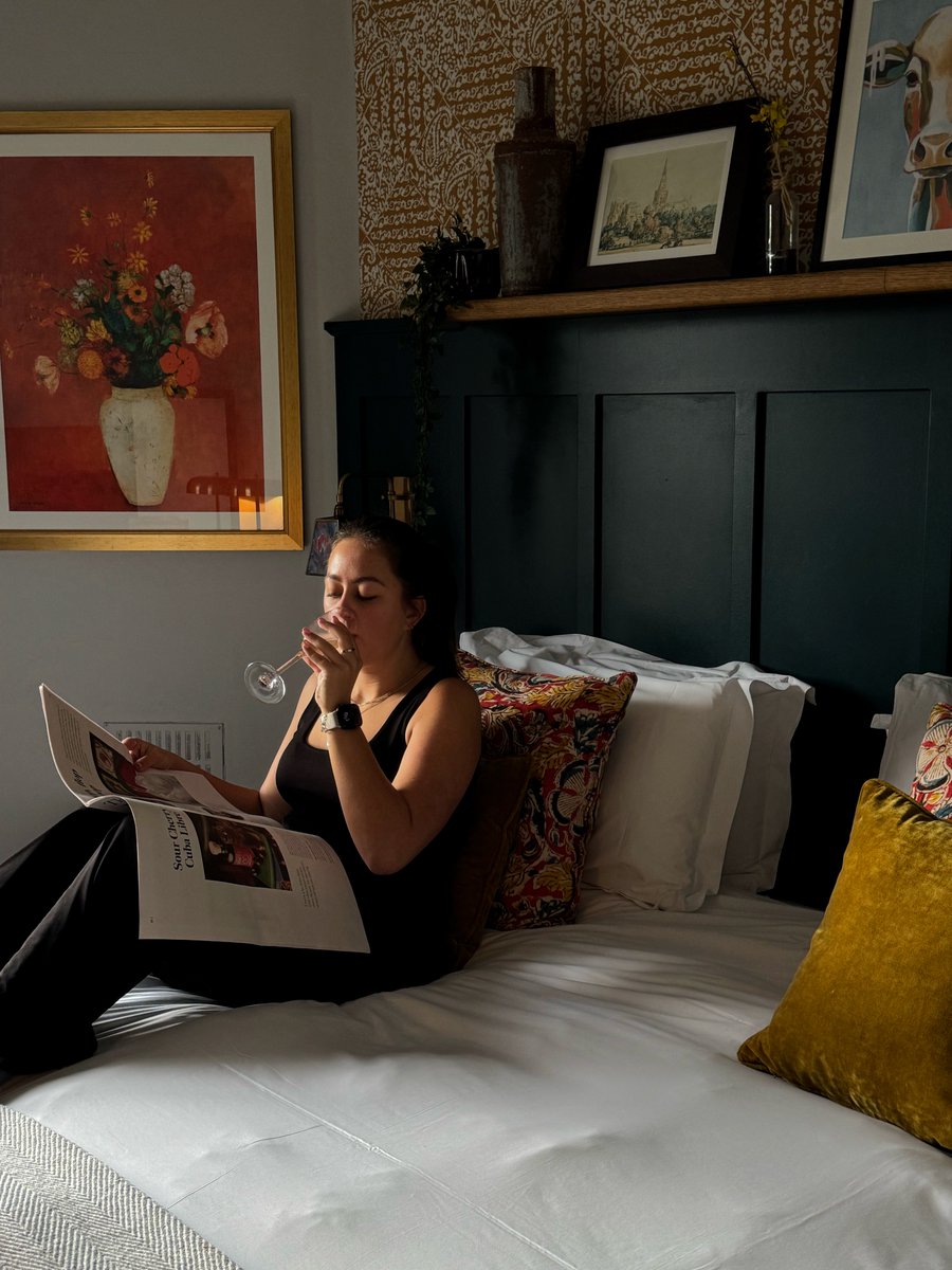 BullChislehurst's tweet photo. Why stop at one night when two feels this good? 🛏️🥂

Book 2 nights, and we’ll take half the price away — more rest, more relaxation, more “ahhh” moments.

Your sofa can wait. Feet up. Glass full. ✨

@youngspubs @youngsrooms https://t.co/Y4SuSHDOoS