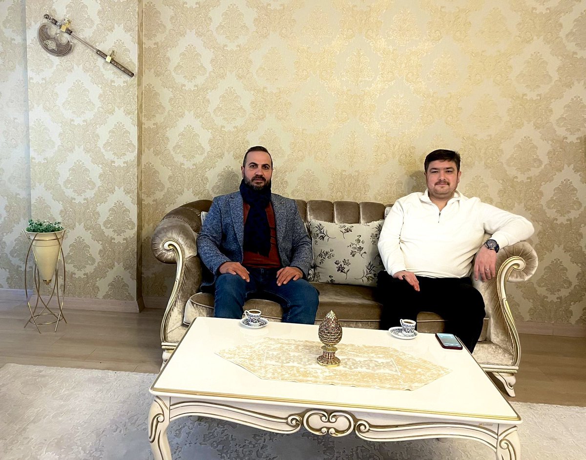 Değerli dostum sn. Zülfikar Anbarkaya hanemizde konuğum oldu. Ziyaretinden memnuniyet duydum. 

Nazik ziyareti ve hoş sohbeti için çok teşekkür ediyorum.