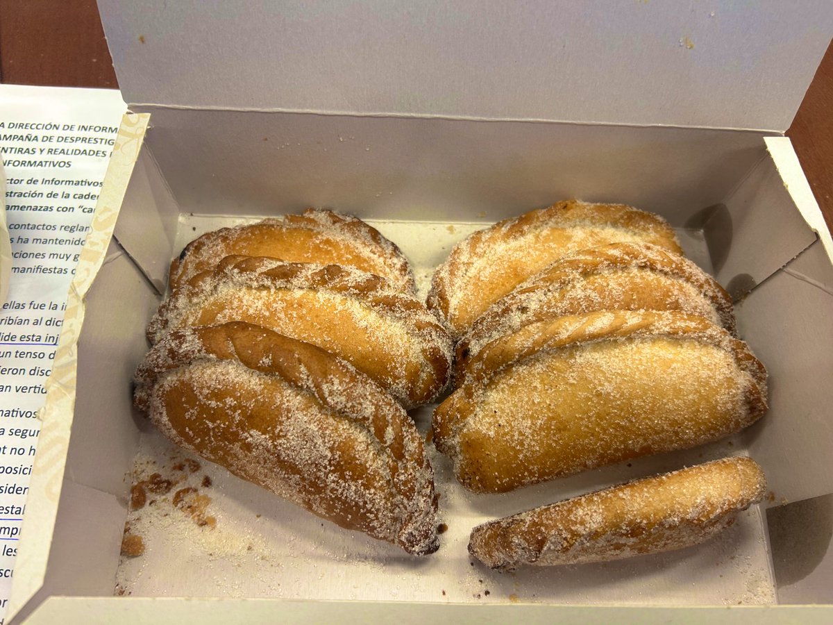 violetatena tweet media