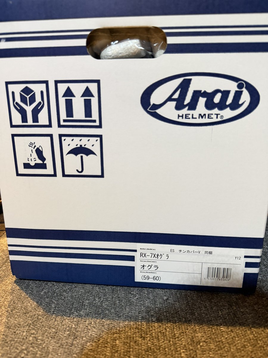 shuu589's tweet photo. 【早い者勝ち】 
未使用AraiのRX-7X（小椋藍モデル）を送料込6万円でお譲りします！

■モデル：RX-7X OGURA ■サイズ：L (59-60cm) ■状態：箱付き ■価格：60,000円（送料込み）

1番早くDMをくれた方にお譲りします。探していた方はぜひ！ https://t.co/Ib16cU1LIT
