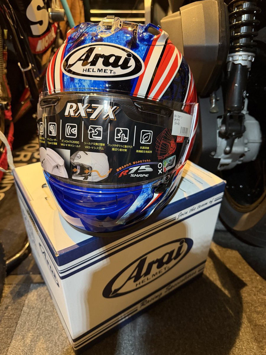 shuu589's tweet photo. 【早い者勝ち】 
未使用AraiのRX-7X（小椋藍モデル）を送料込6万円でお譲りします！

■モデル：RX-7X OGURA ■サイズ：L (59-60cm) ■状態：箱付き ■価格：60,000円（送料込み）

1番早くDMをくれた方にお譲りします。探していた方はぜひ！ https://t.co/Ib16cU1LIT