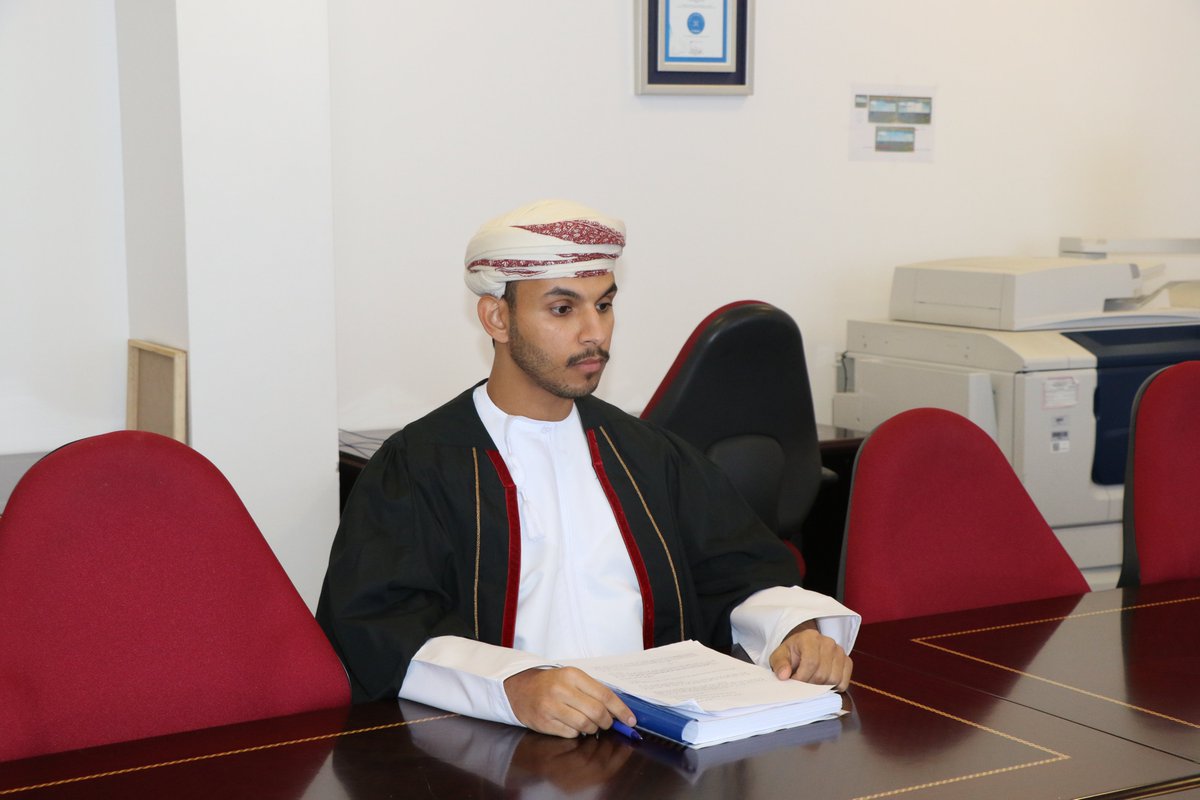 كلية الحقوق tweet media