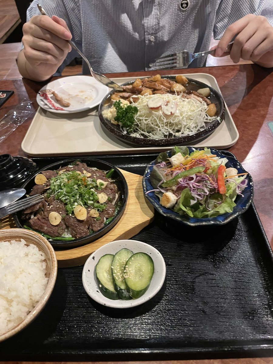 pearlpooo's tweet image. หิวข้าวมั้ยย ผมกินเผื่อนะ