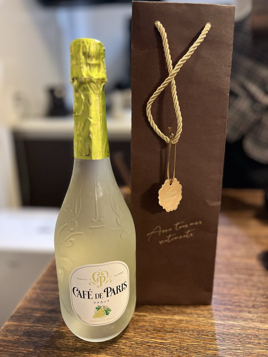 Shunity_69's tweet image. 中1の息子からサプライズバースディプレゼント❤️今月7日が誕生日だったんですが、もう祝わなくて良いよって言ってたところ、おもむろに渡されました😭😭😭めっちゃ感動してしまいた❤️😭❤️😭