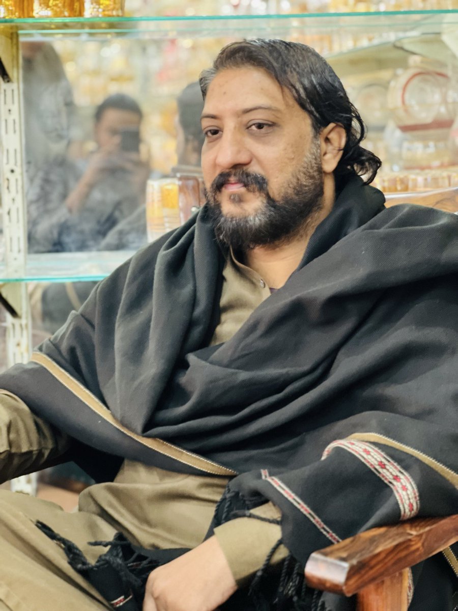 SaeemShah_'s tweet photo. آسمانوں میں اُڑتی پھرتی ہو
تم کہاں میری بات سنتی ہو

تم جو کہتی ہو چھوڈ دو سگریٹ
تم میرا ہاتھ تھام سکتی ہو

جس طرح ہم گزارتے ہیں
شاید اس طرح عمر کٹتی ہو

#جون https://t.co/0RPyA7pjWz