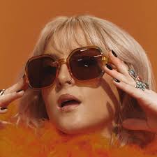 CMNI_More_Music's tweet image. A single acoustic guitar opens Kickin’ It with a lick that sounds partly country and partly #bluegrass until the rhythm section lays down...

#AnistonPate is #KickinIt with her brand new release - By #AlanShipston @ #CountryMusicNewsInternational #Magazine countrymusicnewsinternational.com/aniston-pate-k…