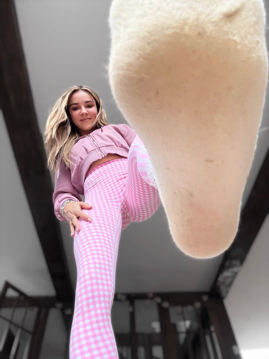mollyspoilme's tweet photo. Who wants to be stepped on in my dirty white socks 😊 https://t.co/kEYX6pl3zH